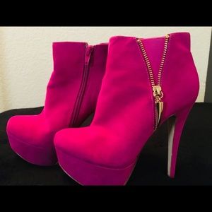 Rouge High Heel Boots W/Zipper Decoration